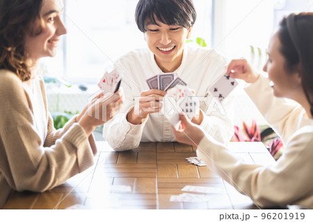 男女　ライフスタイル　カードゲーム 96201919