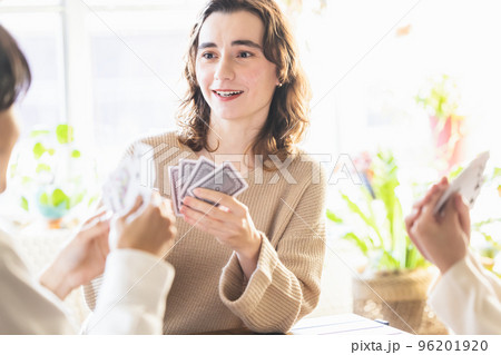 男女　ライフスタイル　カードゲーム 96201920