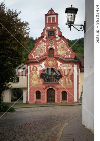 View of the traditional painted bavarian church of the holy spirit in the village of Fussen 96202484