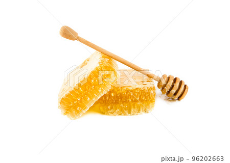 Honeycomb and wooden drizzler isolated on white background. 96202663