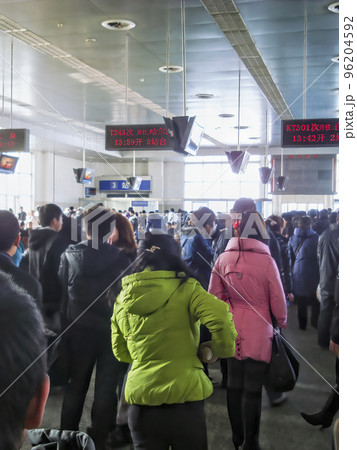 中国吉林省・長春駅の待合室 / Changchun, China 96204592