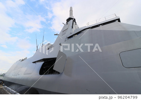新型護衛艦の舷側 ハッチ開口 新型護衛艦の舷側 ハッチ開口 96204799
