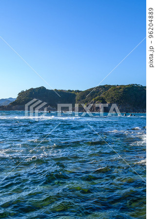 快晴の空と伊豆の海・絶景 96204889