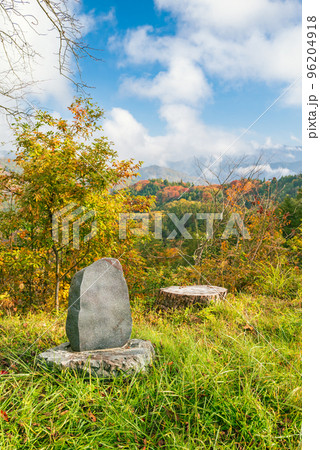 朝霧と紅葉【北安曇郡池田町】 朝霧と紅葉【北安曇郡池田町】 96204918