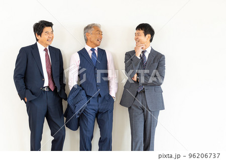 シニアビジネスマン　シニアの男性 96206737