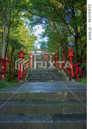 貴船神社　参道　わたらせ渓谷鉄道沿線　秋の季節　 96206959