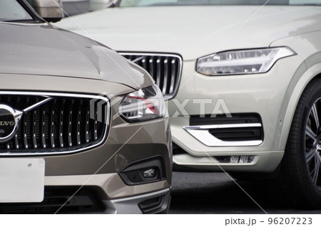 輸入車イメージ　ボルボV90クロスカントリーとボルボXC90 96207223