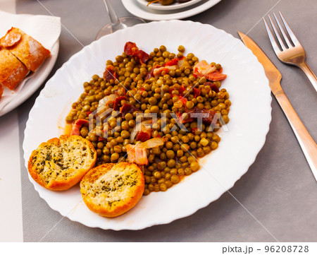 Appetizing stewed peas with ham Appetizing stewed peas with ham 96208728