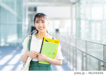 大学生の女の子 96208898