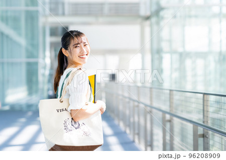 大学生の女の子 大学生の女の子 96208909