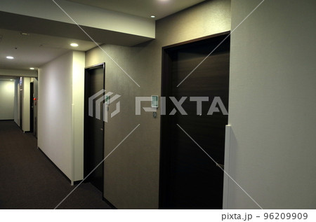ホテルのゲストルーム前廊下の風景_札幌エクセル東急 96209909