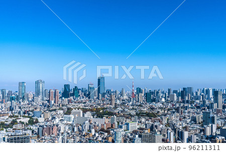 日本の東京都市景観 東京新風景。青空と東京シティビュー。巨大シンボルがほぼ完成、全容が姿を現した 日本の東京都市景観 東京新風景。青空と東京シティビュー。巨大シンボルがほぼ完成、全容が姿を現した 96211311