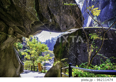 山梨県 昇仙峡 遊歩道の石門 日本遺産 山梨県 昇仙峡 遊歩道の石門 日本遺産 96211474