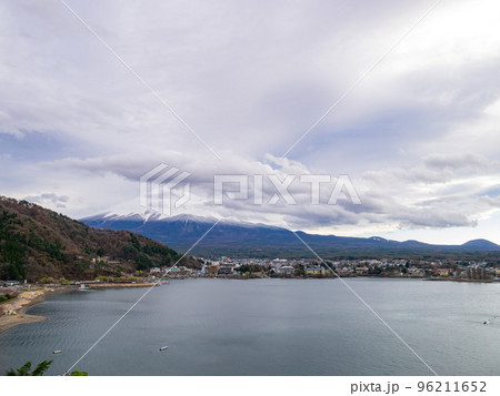 Afternoon high angle view of the Mt. Fuji with cityscape 96211652