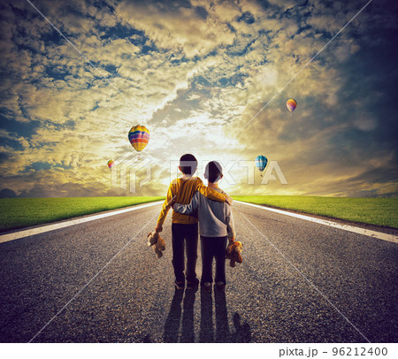 Two kinds observe along way full of colors 96212400