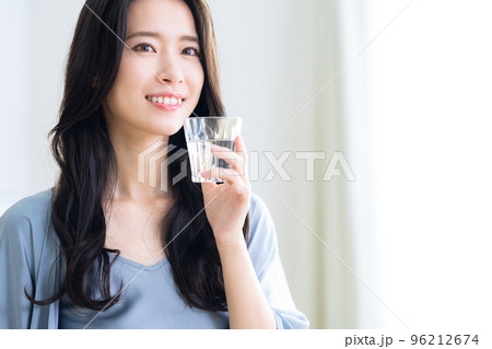 女性　ビューティー　美容　スキンケア　リビング　ライフスタイル 96212674