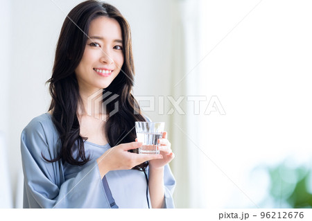 女性　ビューティー　美容　スキンケア　リビング　ライフスタイル 96212676