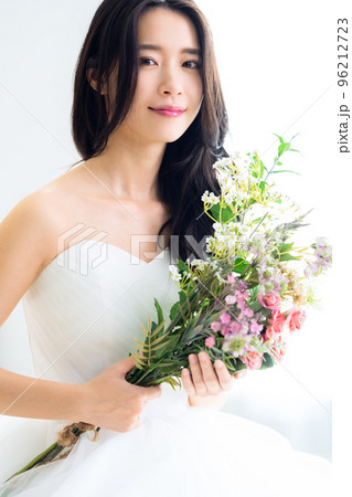 ウエディング　ブライダル　女性　花嫁　結婚 96212723