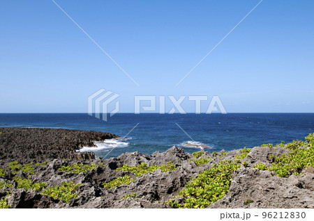 沖縄県読谷村 残波岬 岩場のある海岸 沖縄県読谷村 残波岬 岩場のある海岸 96212830