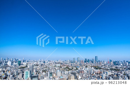 日本の東京都市景観 東京新風景。青空と東京シティビュー。巨大シンボルがほぼ完成、全容が姿を現した 日本の東京都市景観 東京新風景。青空と東京シティビュー。巨大シンボルがほぼ完成、全容が姿を現した 96213048