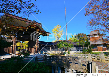 勝興寺　唐門と鼓堂　高岡市 96213323