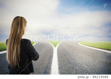 Choices of a businesswoman at a crossroads. Concept of decision Choices of a businesswoman at a crossroads. Concept of decision 96214088