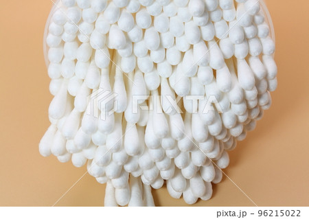 プラスチック容器に入った綿棒 96215022