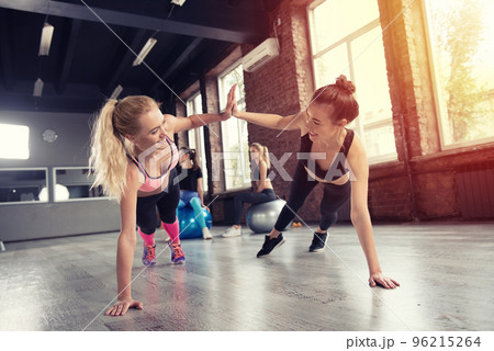 Two friend at the gym doing pushup 96215264