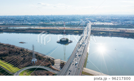 空撮「埼玉県」戸田市・彩湖に架かる幸魂大橋 96217800