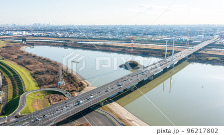 空撮「埼玉県」戸田市・彩湖に架かる幸魂大橋 96217802