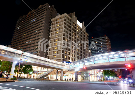 夜のJR尼崎駅北側1階 北東側 夜のJR尼崎駅北側1階 北東側 96219351