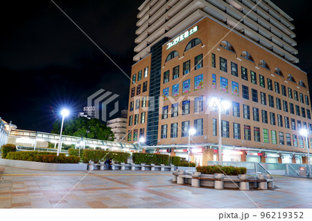 夜のJR立花駅南側2階デッキ　02 96219352