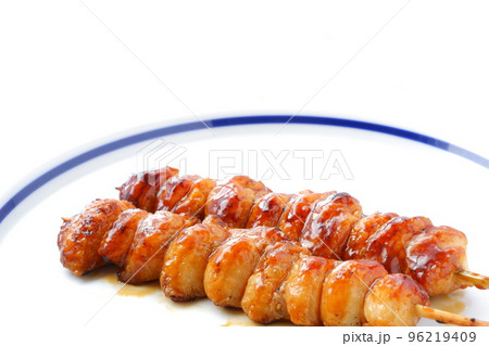 炭火でじっくり焼いた焼き鳥をタレで（ぼんじり） 96219409