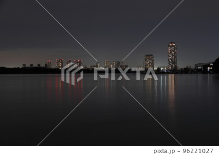 夜の荒川放水路にて（川口市遠景） 96221027