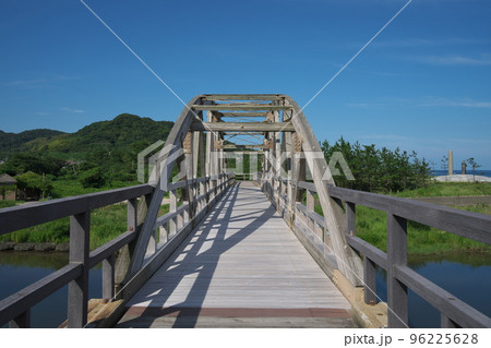 《京都府》晴れの日、山陰海岸ジオパーク立岩の風景 《京都府》晴れの日、山陰海岸ジオパーク立岩の風景 96225628