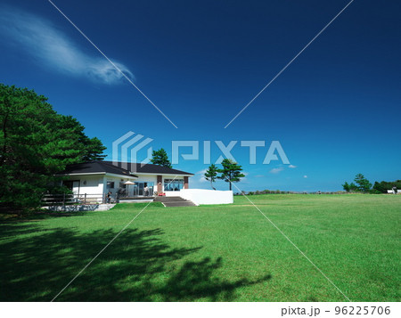伊勢志摩　ユリ咲く初秋の安乗岬園地 96225706