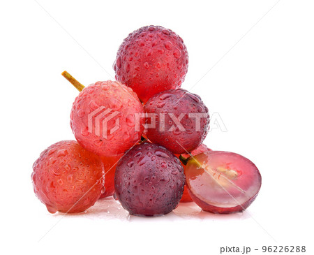 Red grapes with drop of water isolated on white background. 96226288