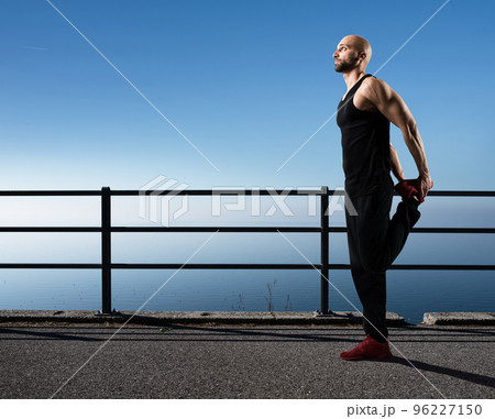 Stretching post workout 96227150