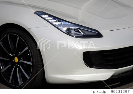 輸入車イメージ　フェラーリGTC4ルッソのフロント部 96231397