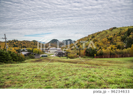 《長野県》秋の志賀高原　紅葉の横手山スキー場 96234633