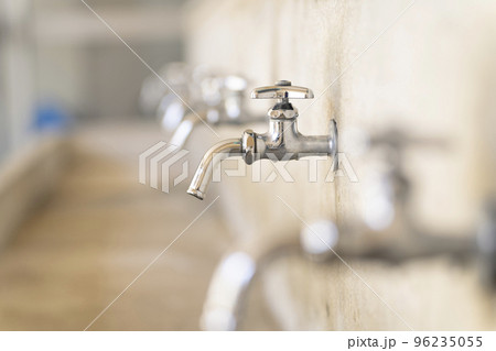 蛇口　水道　手洗い場　学校 96235055