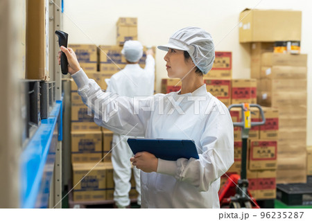 バーコードリーダーを使った在庫管理 倉庫 棚卸し バーコードリーダーを使った在庫管理 倉庫 棚卸し 96235287