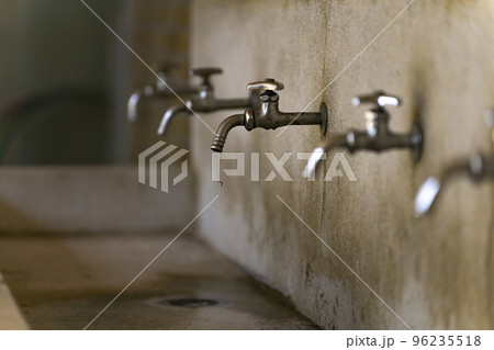 蛇口 水道 手洗い場 学校 蛇口 水道 手洗い場 学校 96235518