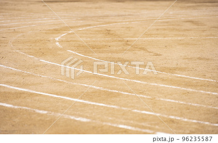 陸上競技　スポーツ　運動会 96235587