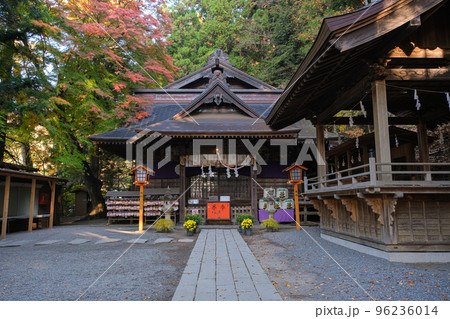 山梨県富士吉田市 新倉富士浅間神社 拝殿 96236014