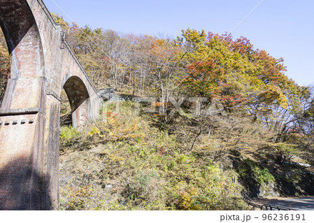 めがね橋　紅葉 96236191