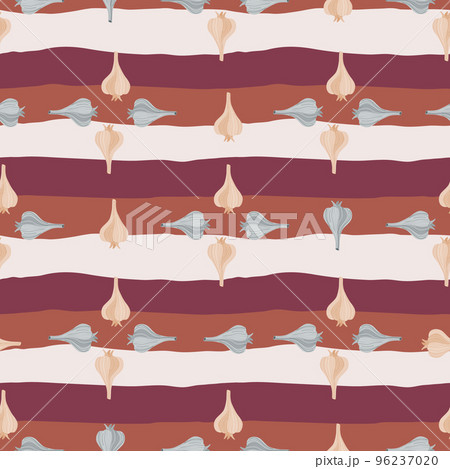 Hand drawn garlic seamless pattern. Doodle bulb of garlic endless wallpaper. Hand drawn garlic seamless pattern. Doodle bulb of garlic endless wallpaper. 96237020