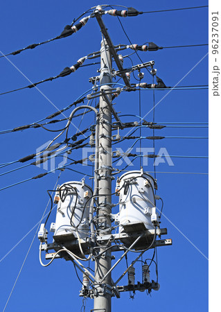 電柱と電気設備 96237091