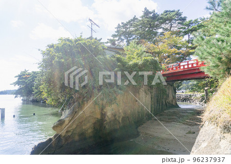 日本三景・松島　光の降り注ぐすかし橋（宮城県・松島市） 96237937