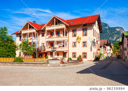 Ludwigstrasse street in Garmisch-partenkirchen, Germany 96239994